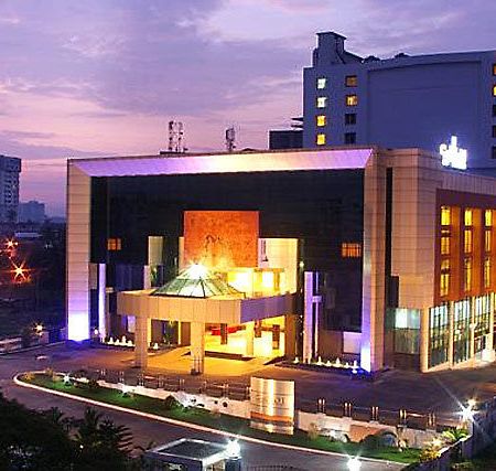 Hotel Gokulam Park Kochi Exterior foto