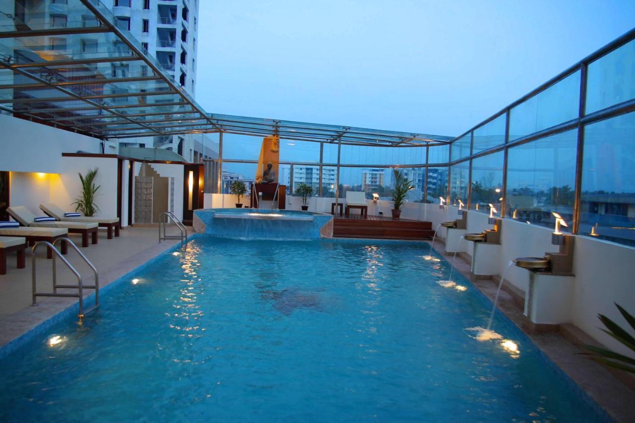 Hotel Gokulam Park Kochi Exterior foto