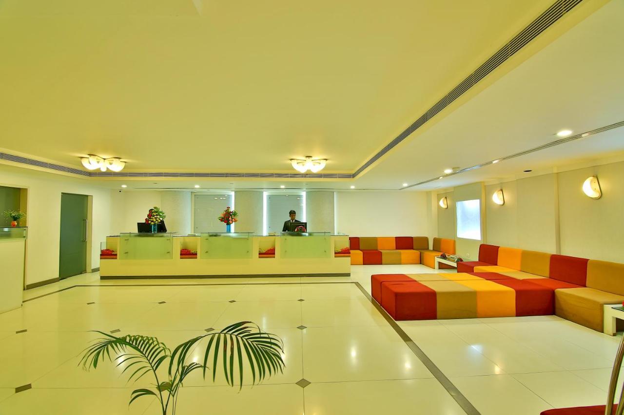 Hotel Gokulam Park Kochi Exterior foto