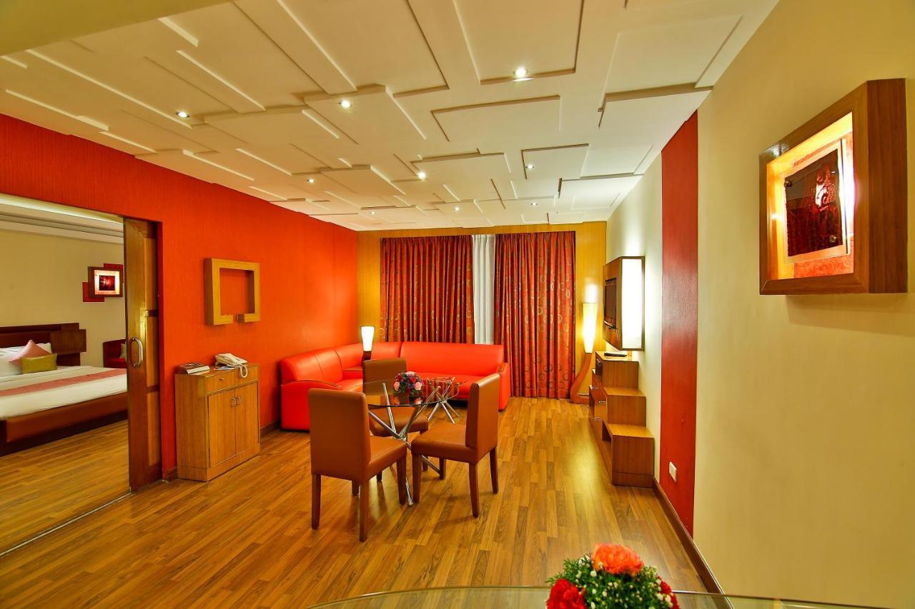 Hotel Gokulam Park Kochi Exterior foto