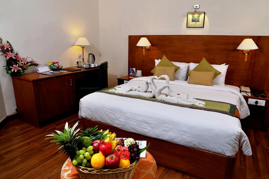 Hotel Gokulam Park Kochi Zimmer foto