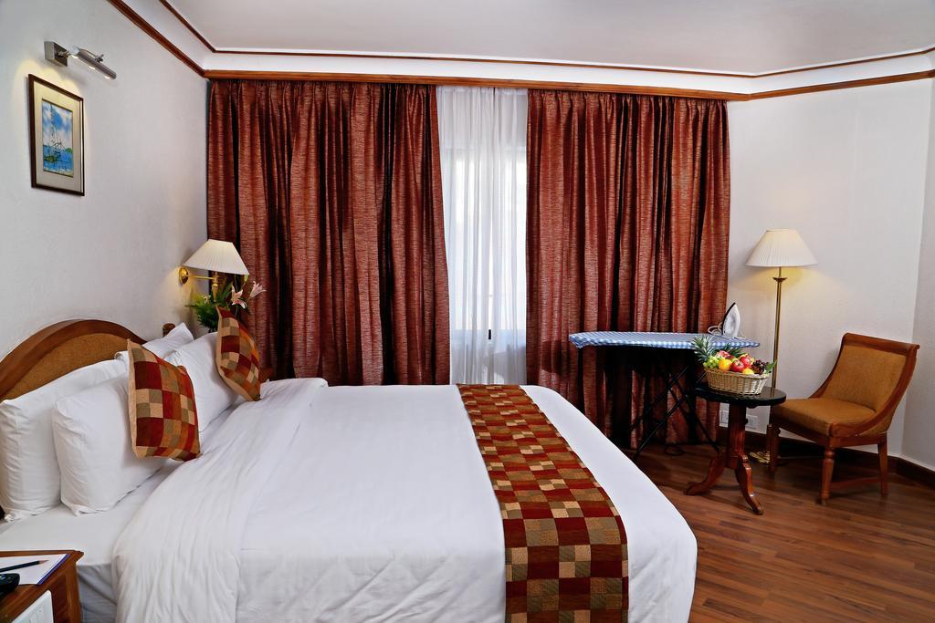Hotel Gokulam Park Kochi Zimmer foto