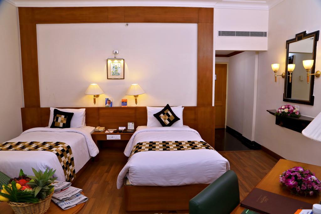 Hotel Gokulam Park Kochi Exterior foto