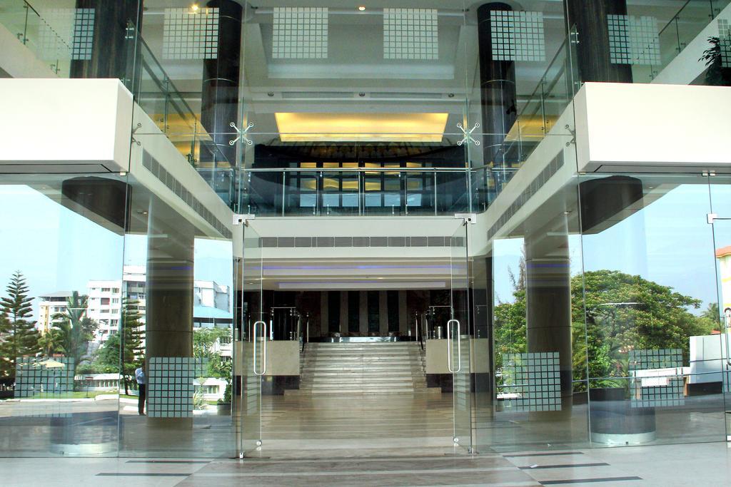 Hotel Gokulam Park Kochi Exterior foto