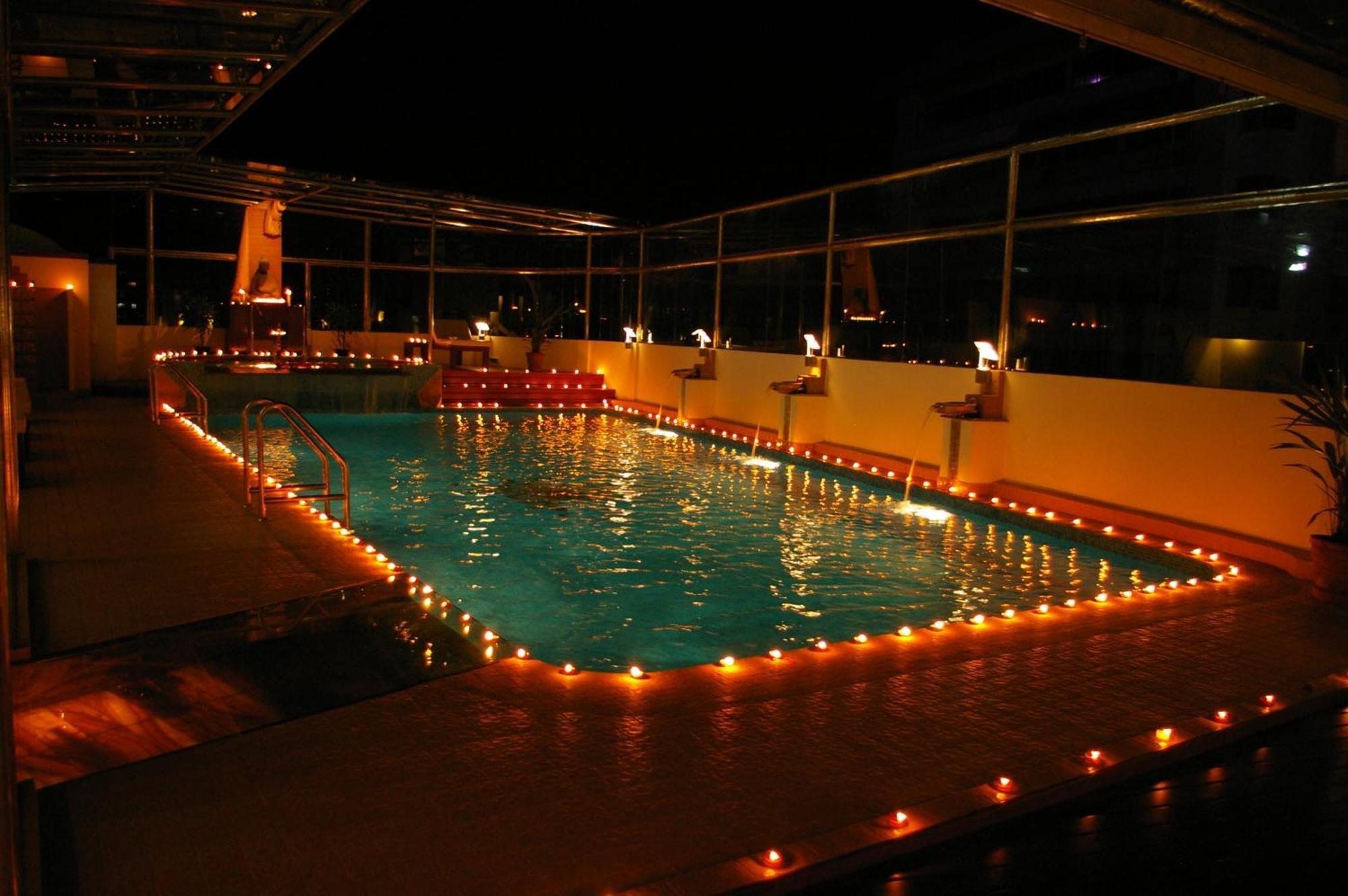 Hotel Gokulam Park Kochi Exterior foto