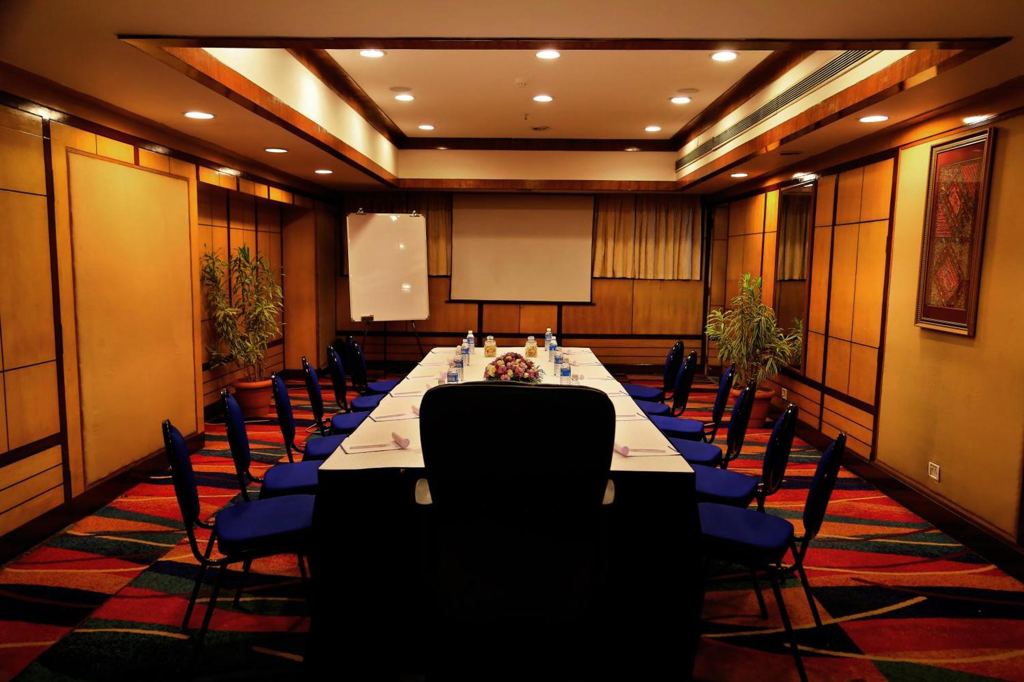 Hotel Gokulam Park Kochi Exterior foto