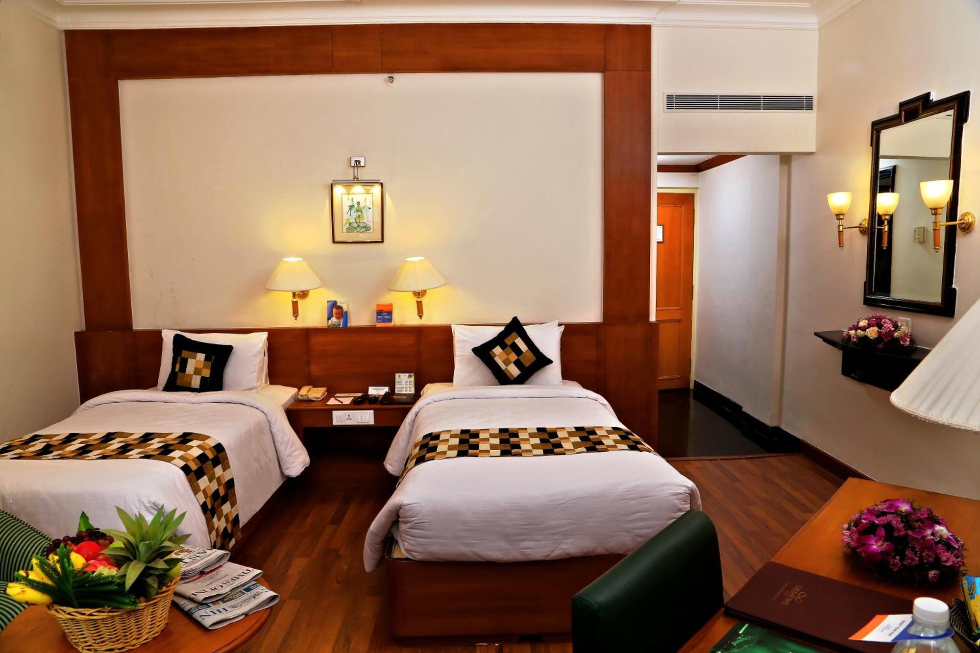 Hotel Gokulam Park Kochi Exterior foto
