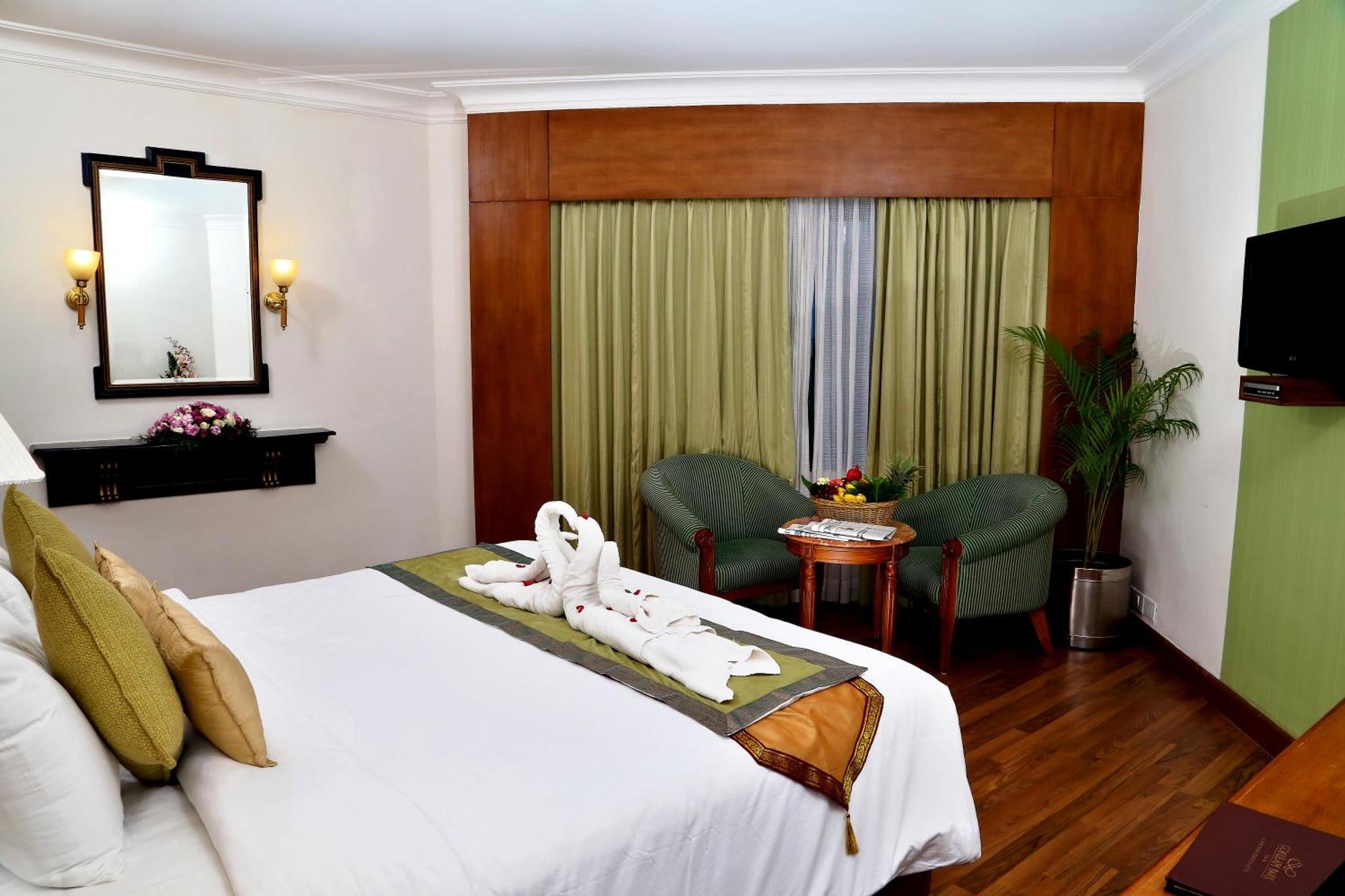 Hotel Gokulam Park Kochi Exterior foto