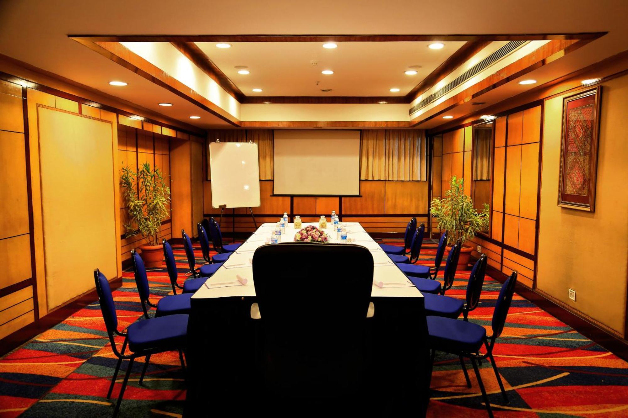 Hotel Gokulam Park Kochi Exterior foto