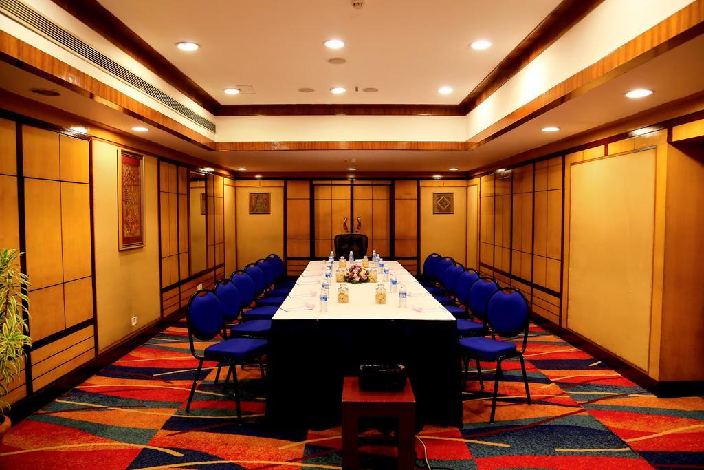 Hotel Gokulam Park Kochi Exterior foto