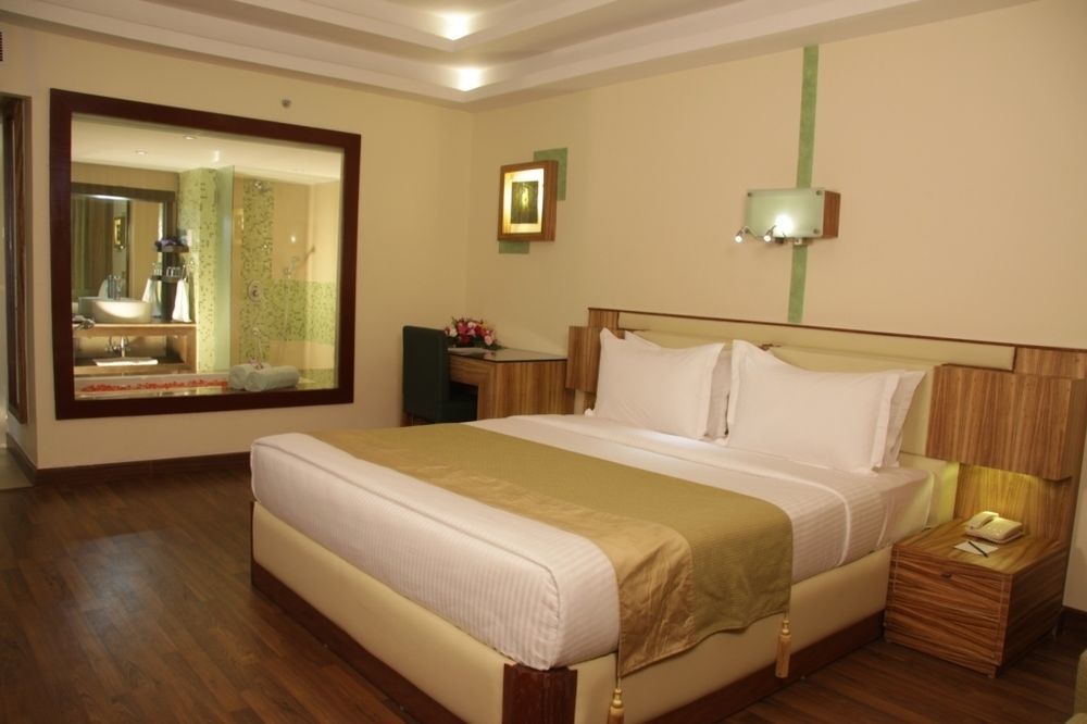 Hotel Gokulam Park Kochi Exterior foto