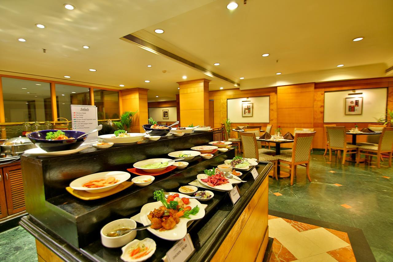Hotel Gokulam Park Kochi Exterior foto